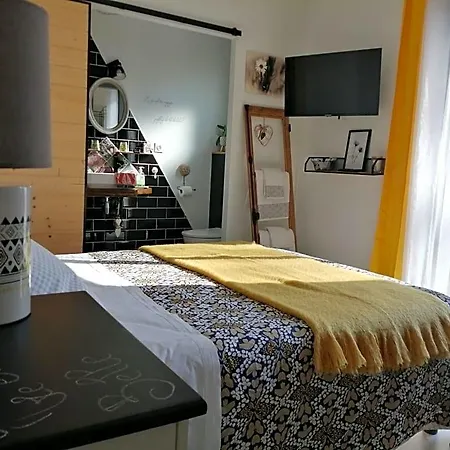 Oda ve Kahvaltı D'hote Margot'te 3*