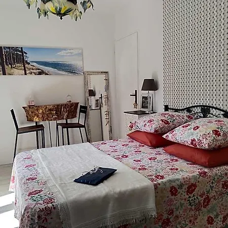 D'hote Margot'te Oda ve Kahvaltı